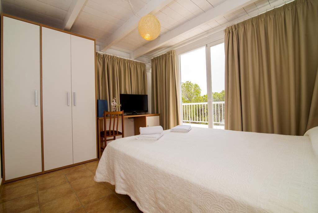 Hostal Cala Boix Es Cana Εξωτερικό φωτογραφία