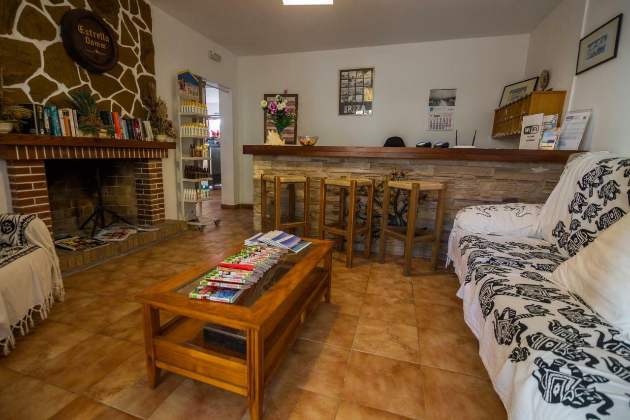Hostal Cala Boix Es Cana Εξωτερικό φωτογραφία